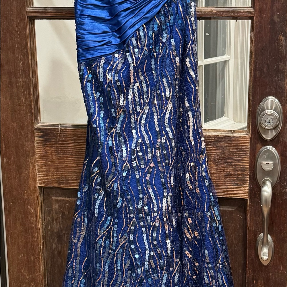 Elegant Blue Sequin Evening Dress